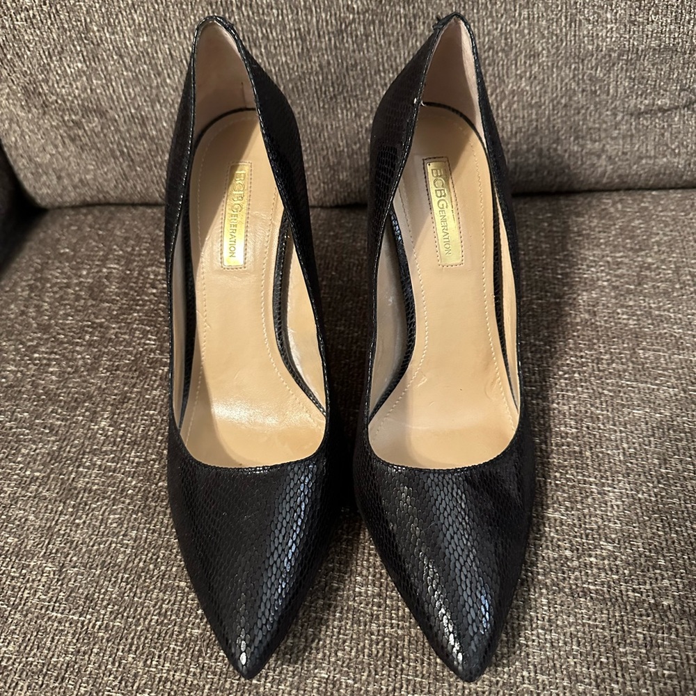 BCBG Generation Penni Faux Snake Lizard Pumps. Worn Once! 8.5